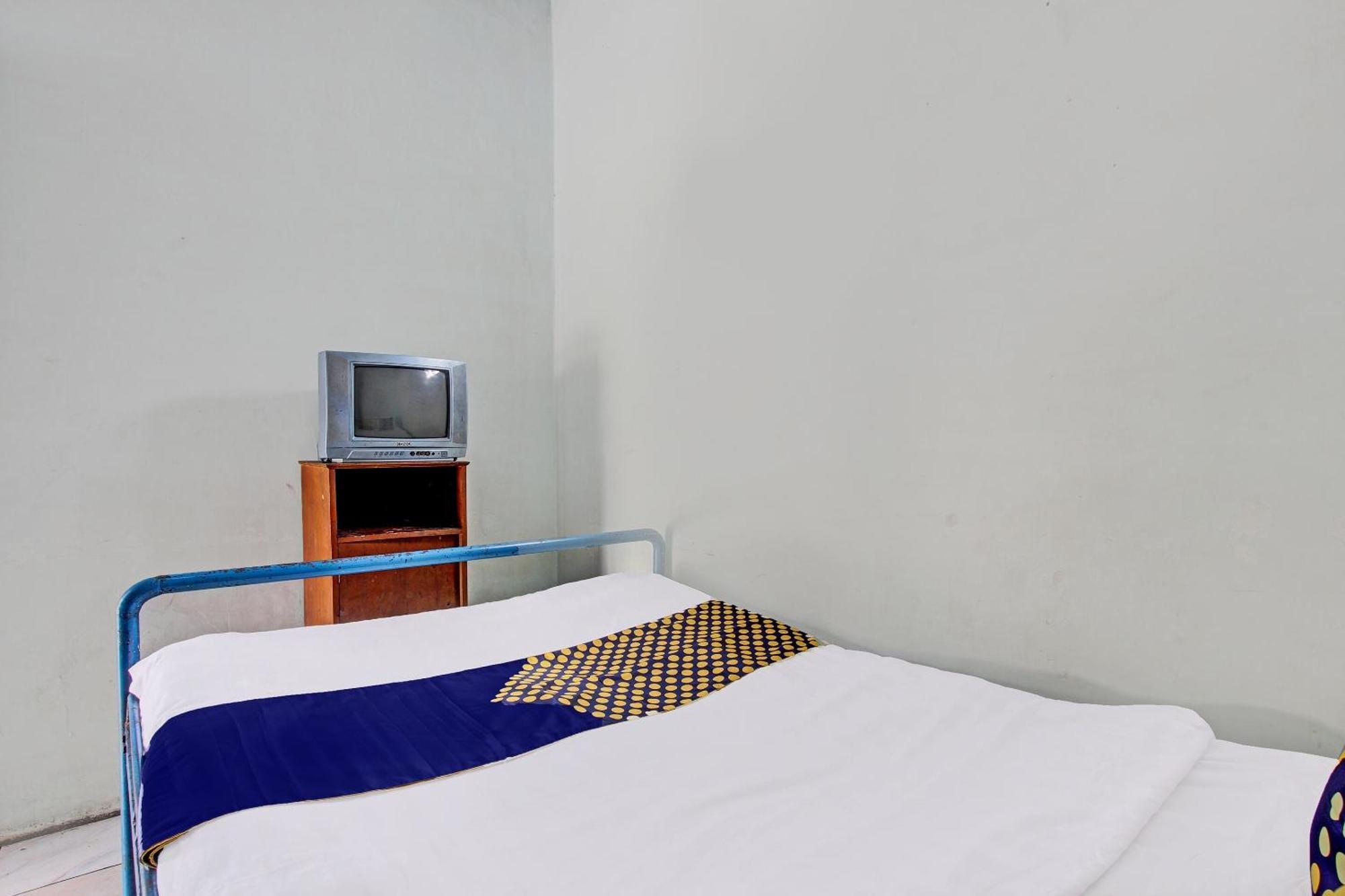 Spot On 92336 Hotel Sukowati Solo Buitenkant foto