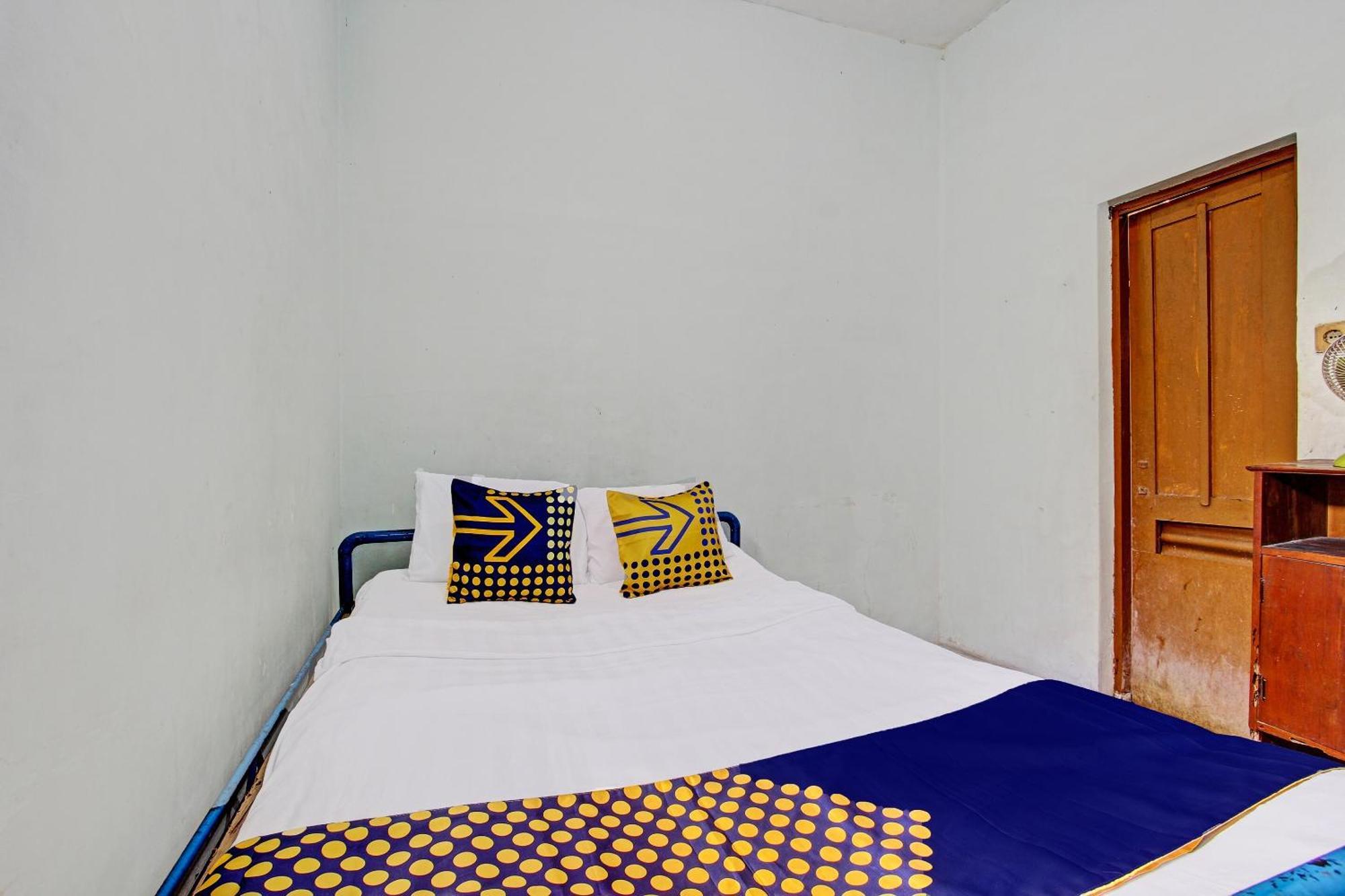 Spot On 92336 Hotel Sukowati Solo Buitenkant foto